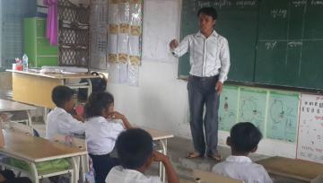 Feiy in front of his class