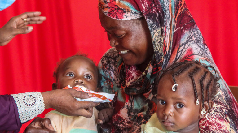 CH1926958 Twins Safana and Samar 15 months are treated for malnutrition at a Save the Children clinic in Al Gezira State Sudan