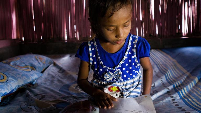 Farah education indonesia children learning to read